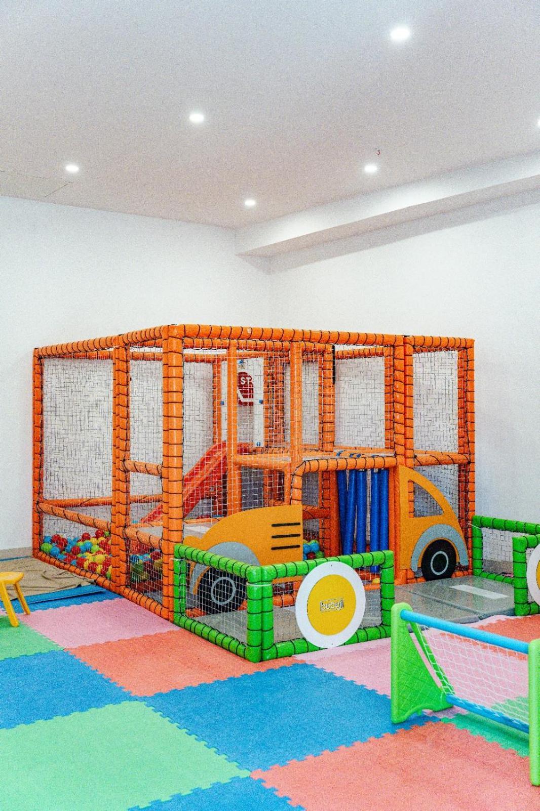 Moon Palace 5* Side